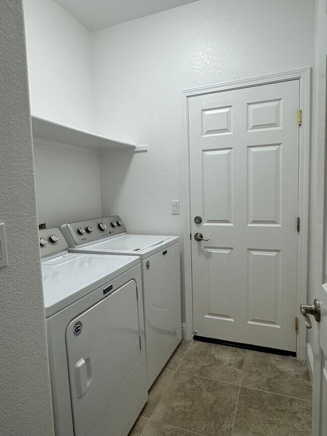 Building Photo - Nicely updated Rocklin home! A must see!