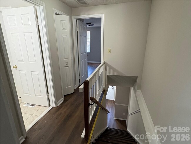 Building Photo - 9616 Vinca Cir