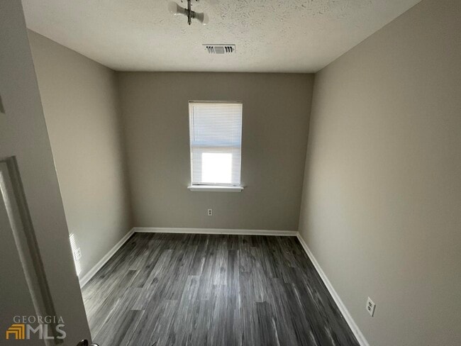 Building Photo - 307 Pelly St