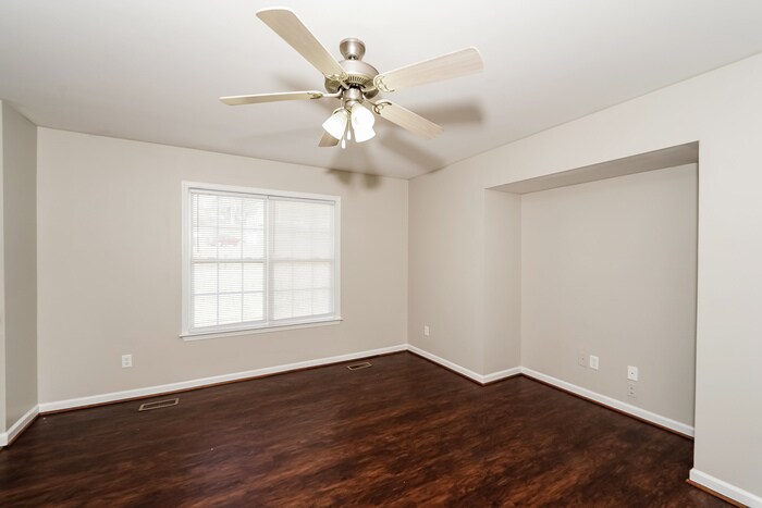 Building Photo - 694 S Hillcrest Rd