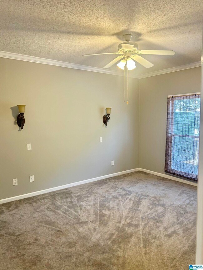 Building Photo - 2212 Ascot Ln