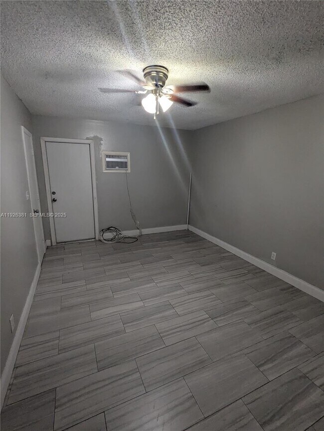 Building Photo - 7610 SW 10th St