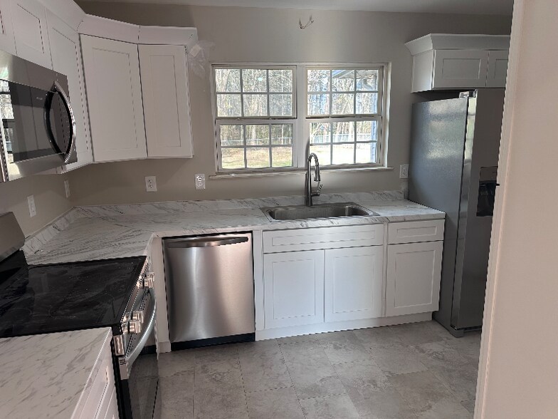 Building Photo - 511 Marlow Dr E