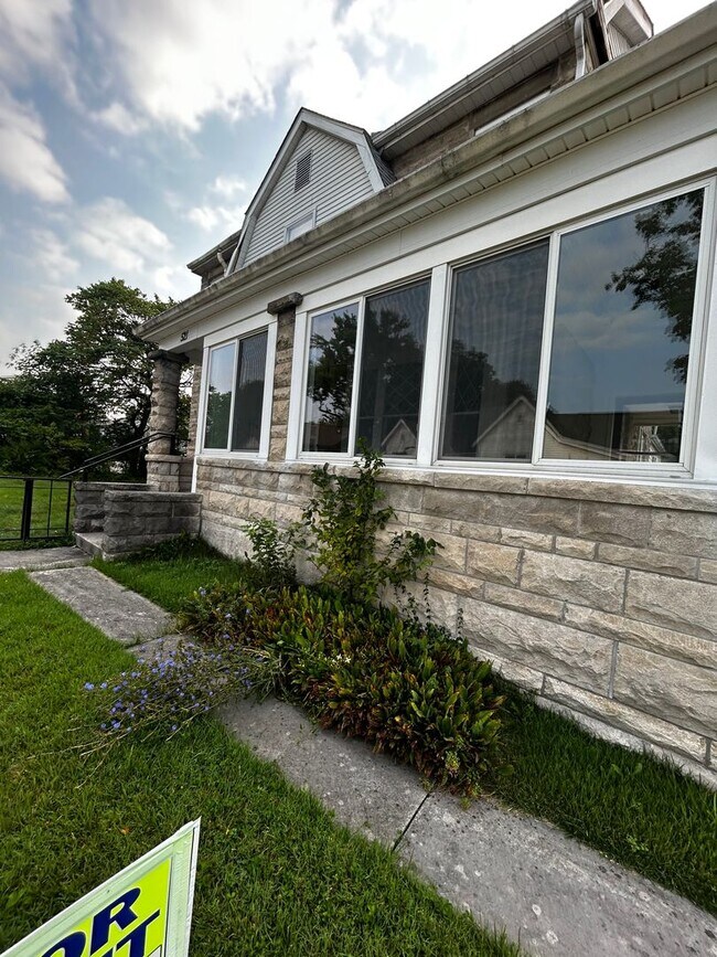 Building Photo - 521 S Grant St