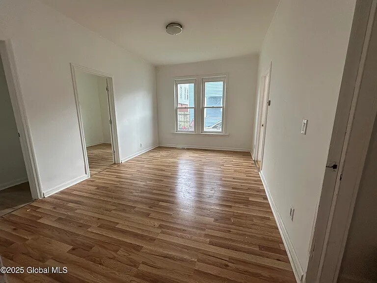 Building Photo - 1 Swan St