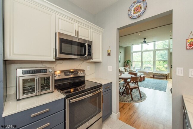 Building Photo - 280 Main St