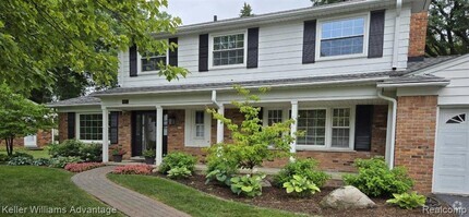 Building Photo - 6951 Lee Crest Dr