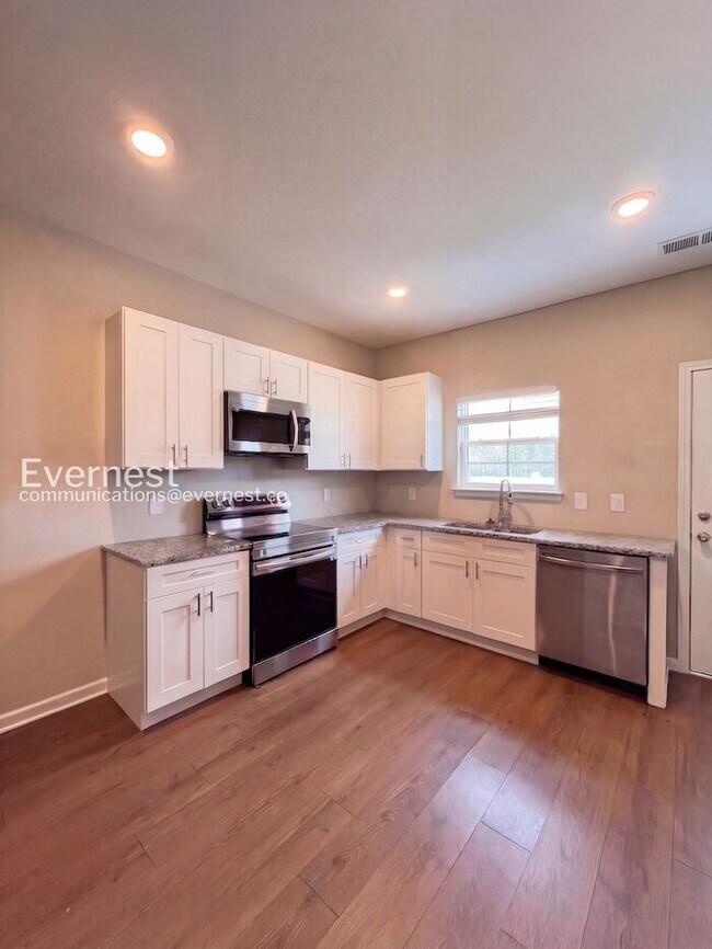 Building Photo - 215 Tara Ct