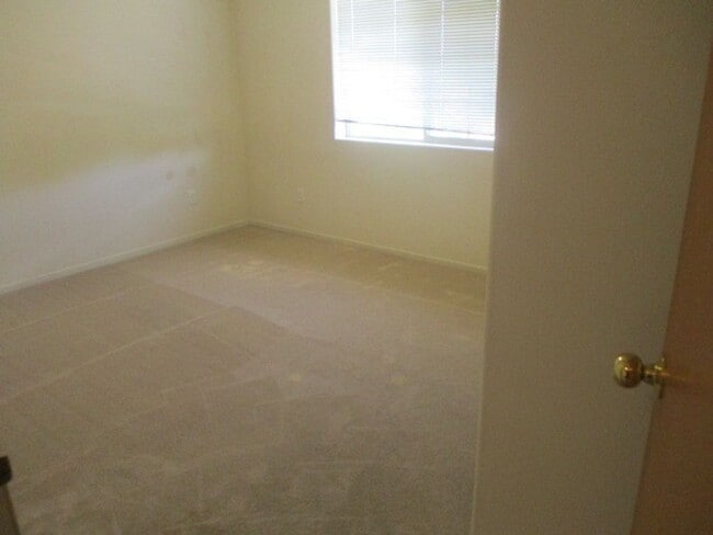 Building Photo - Cute 2 bedroom, 2 bath apartment