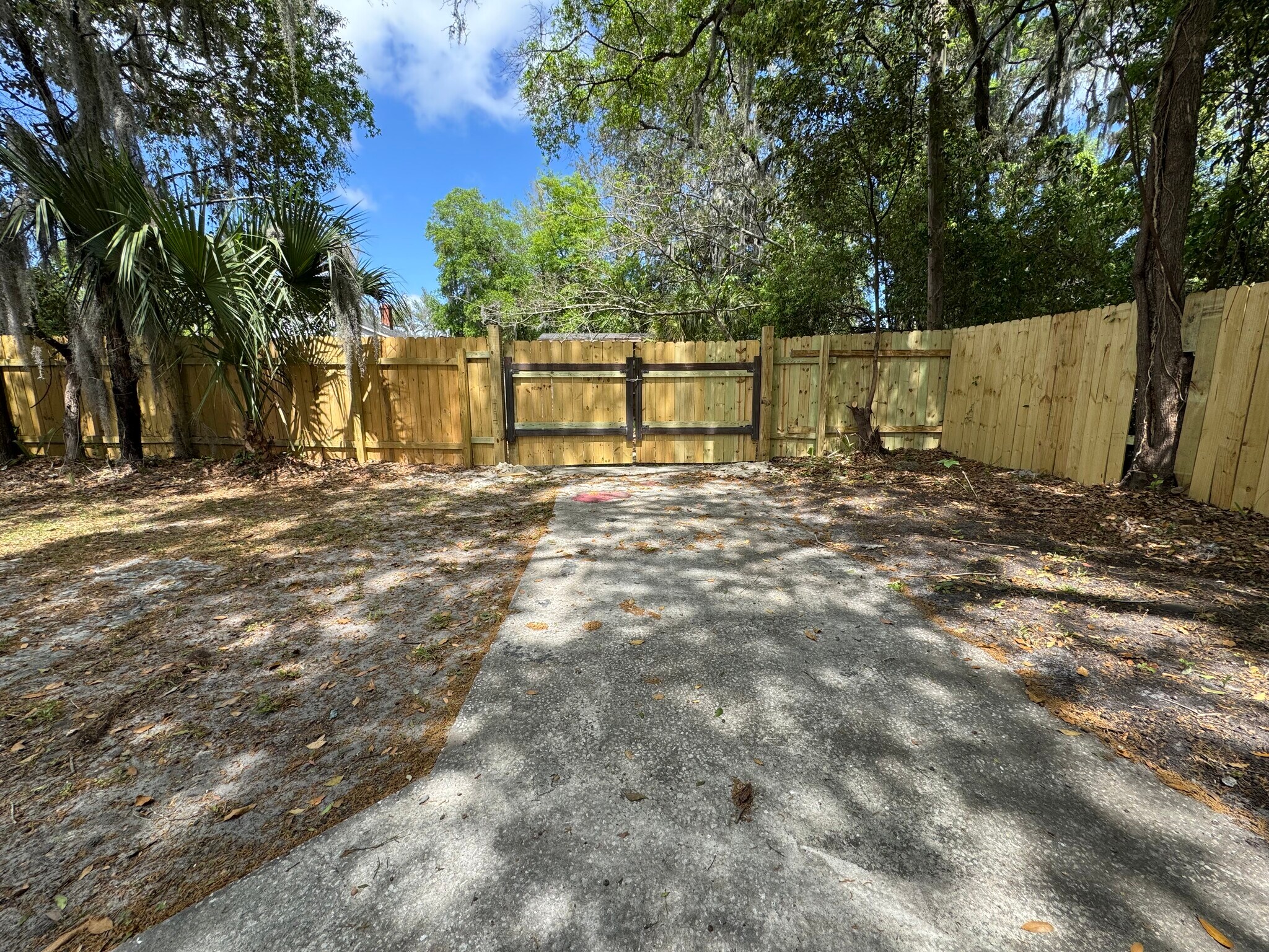 Building Photo - 1983 Lambert St