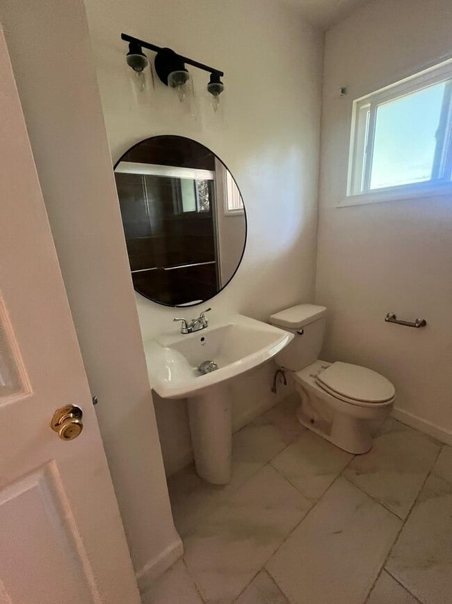 Building Photo - PRIVATE 3 bed/3 bath HOME + Office. NO OTHER UNITS ON PROPERTY.