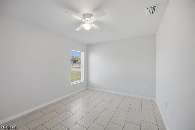 Building Photo - 1426-1428 Cape Coral Pkwy W