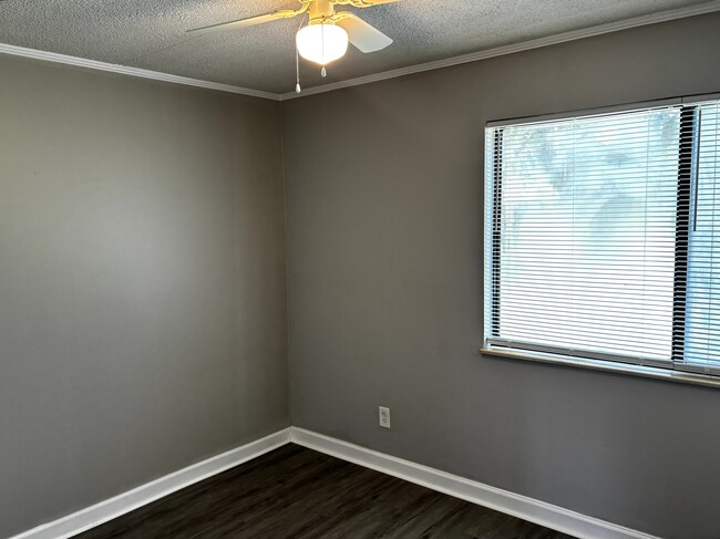 Building Photo - 2733 Jersey Ave