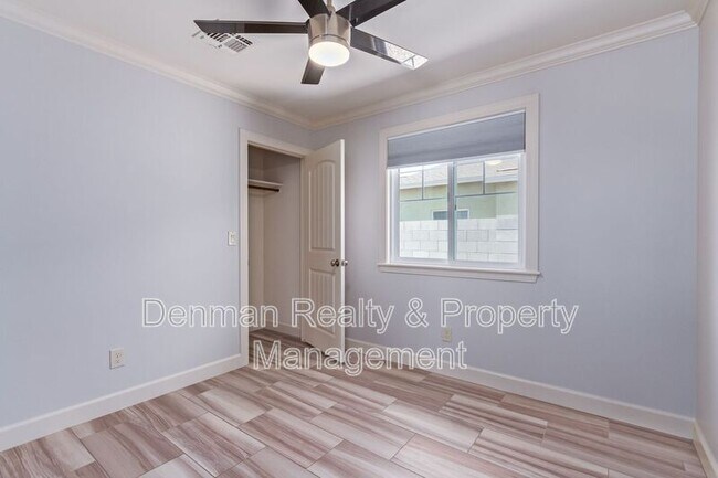 Building Photo - 1513 E Earll Dr