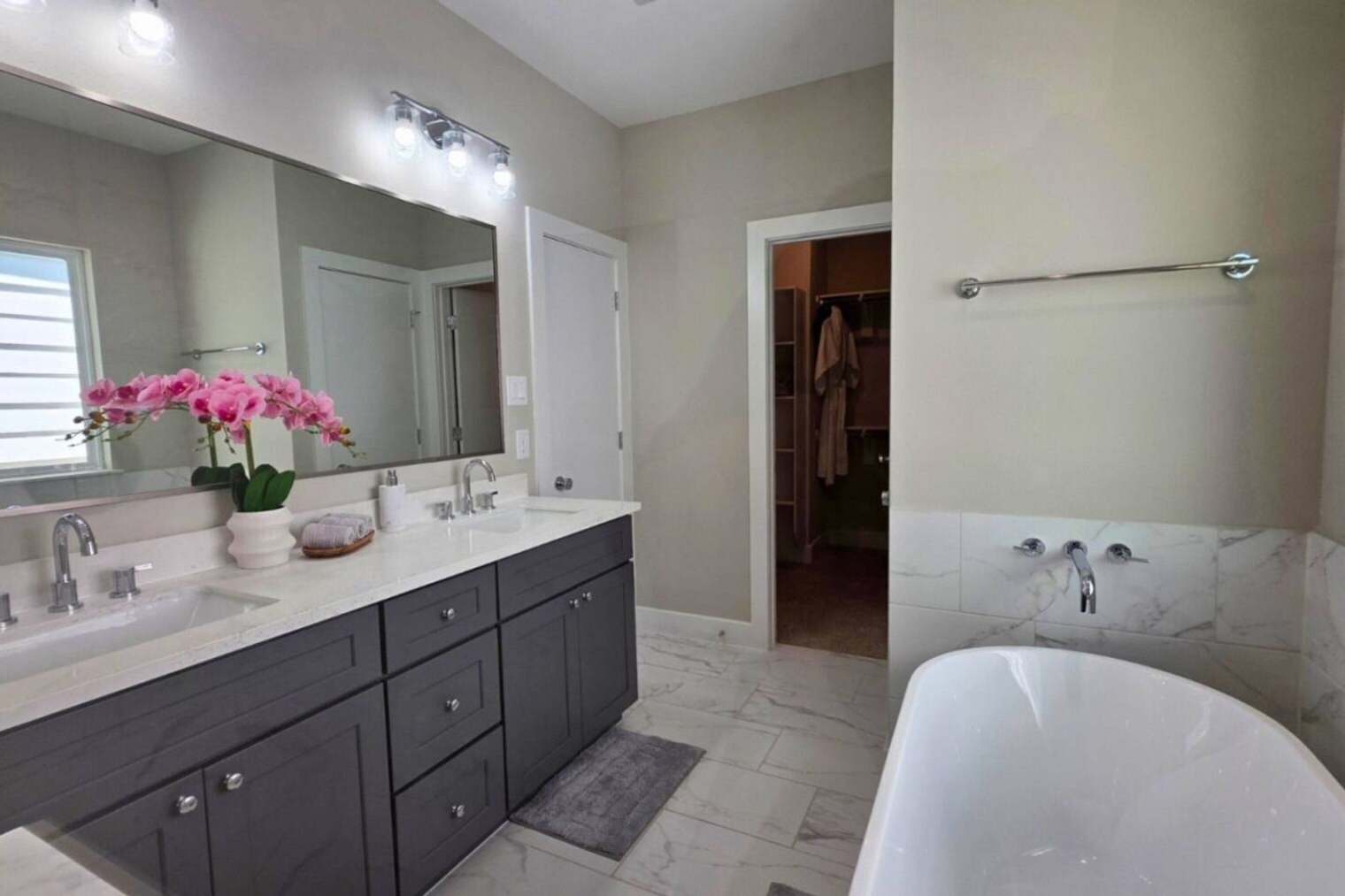 Building Photo - 8326 Curry Rd