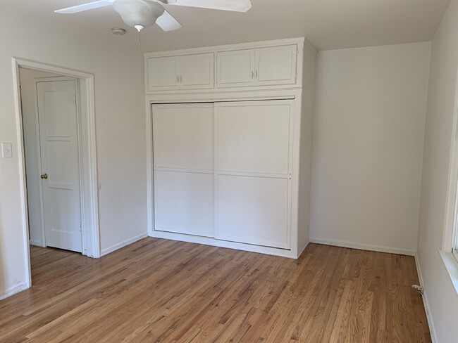 Building Photo - 408 N Doheny Dr