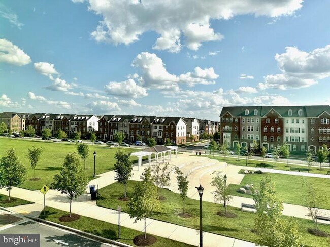 Building Photo - 5312 N Center Dr