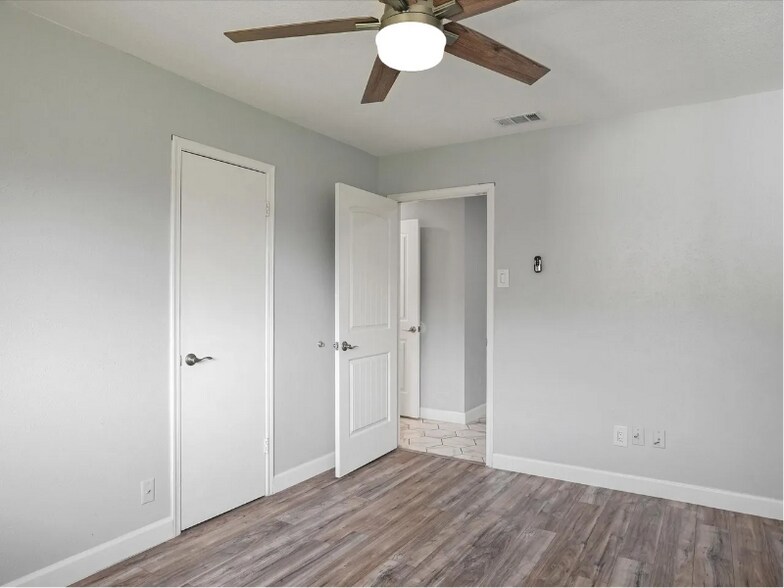 Building Photo - 900 Westminster Dr