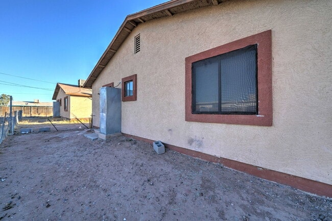 Building Photo - 102 Adams St