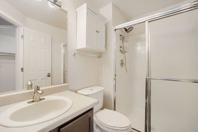 Building Photo - Evolve Real Estate: Meticulously Upgraded 4 Bed 3.5 bath Entertainers Dream - Available NOW!