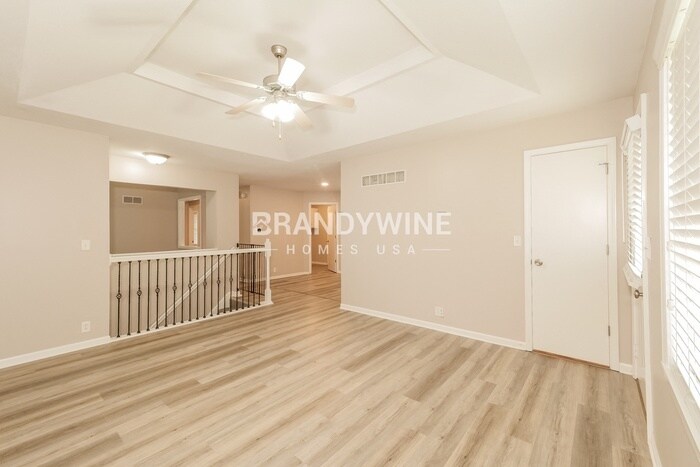 Building Photo - 402 Maple Ave