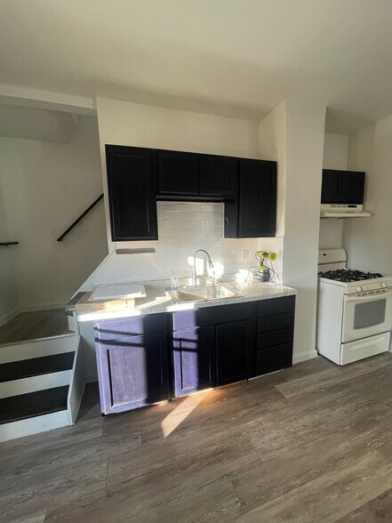 Building Photo - 255 Glen St