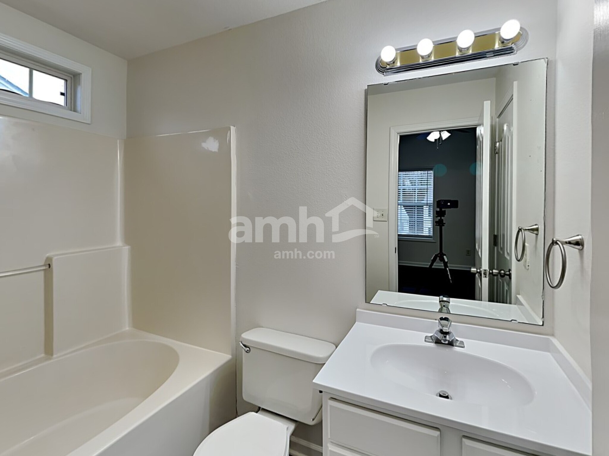 Building Photo - 2604 Oasis Ln