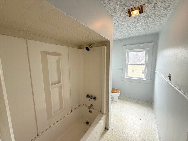 Building Photo - 343 Cedar Ave