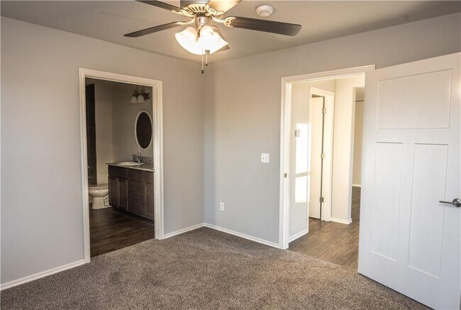 Building Photo - 8800 SW 45th Terrace