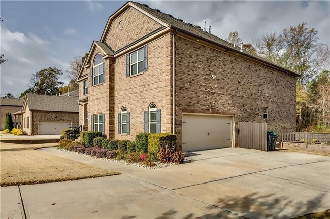 Building Photo - 2216 Golden Eagle Dr