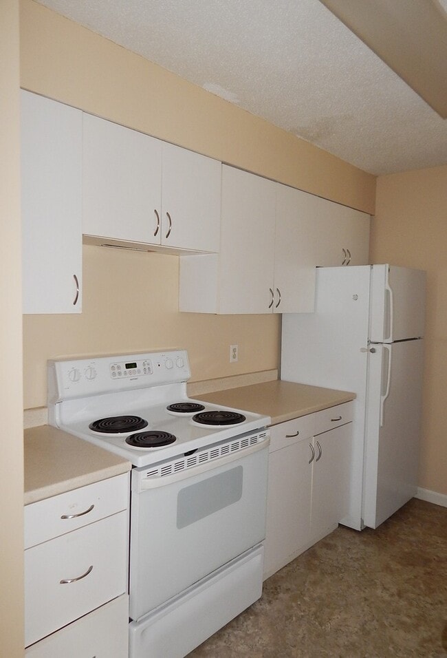 Building Photo - 18 Valley View Ln