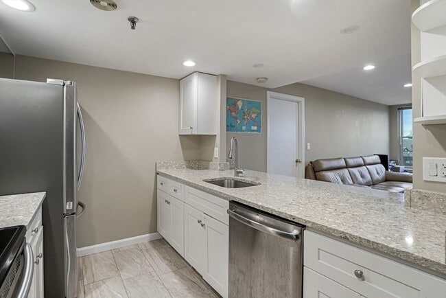 Building Photo - 20 Webster St