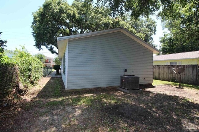 Building Photo - 1880 W Godfrey St