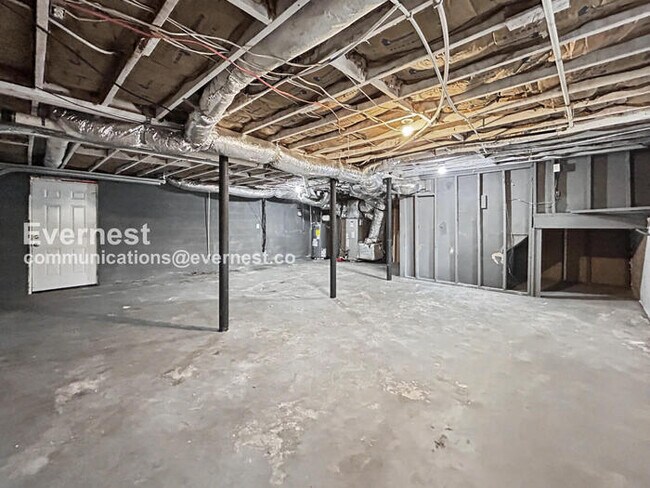 Building Photo - 2 Bed, 2 Bath Home with Fenced Yard & Garage / Pet-Friendly / Available Now!