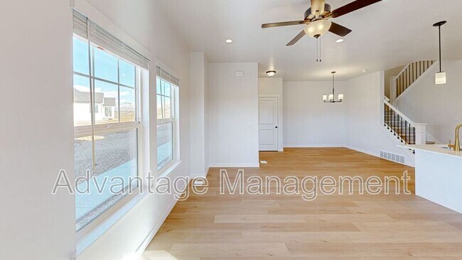 Building Photo - 318 W 2280 S