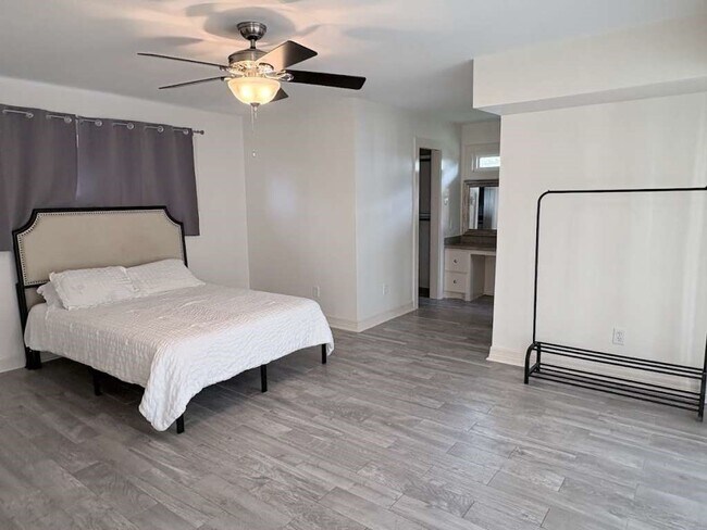 Building Photo - 4711 Imogene St