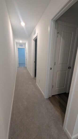 Building Photo - 577 Holly Lakes Dr