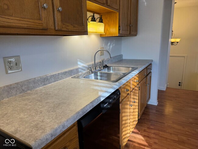 Building Photo - 7607 Home Dr