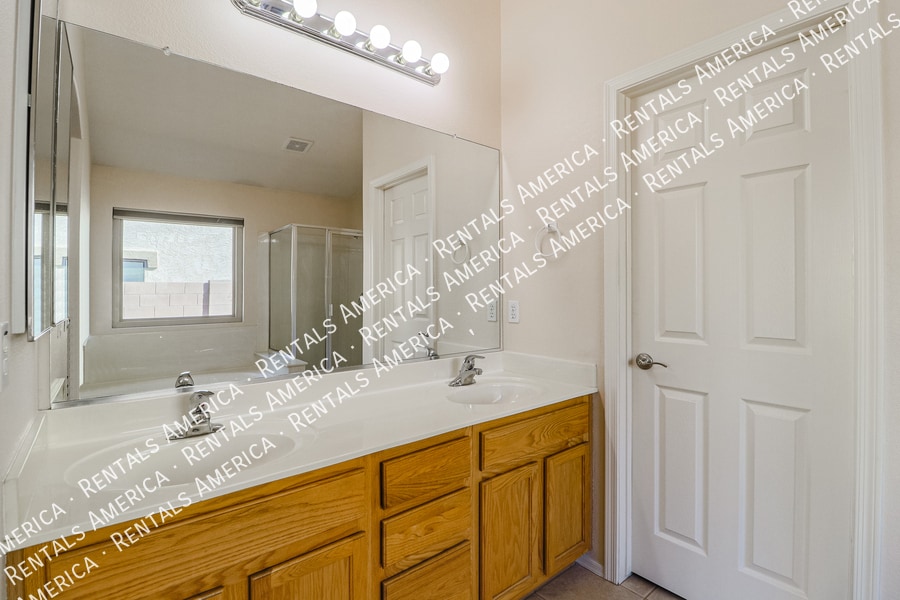 Building Photo - 10464 E Jan Cir