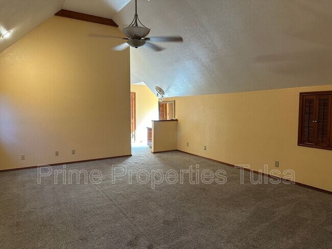 Building Photo - 9322 S Oxford Pl