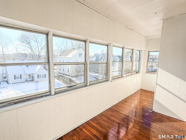 Building Photo - 162 Jubilee St