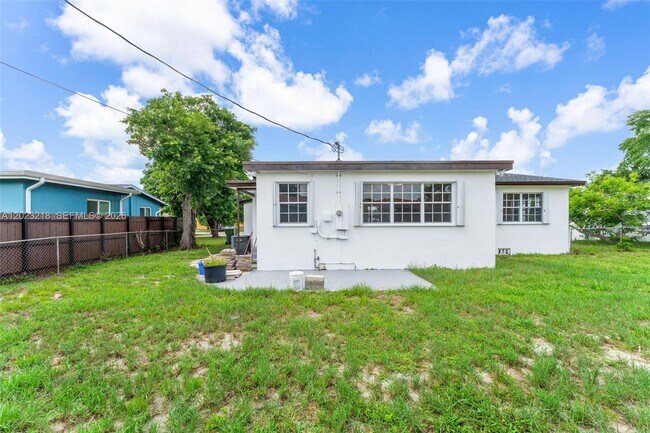 Building Photo - 7150 SW 10th St