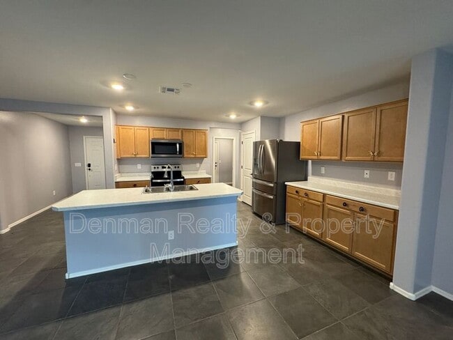 Building Photo - 1633 W Pinkley Ct