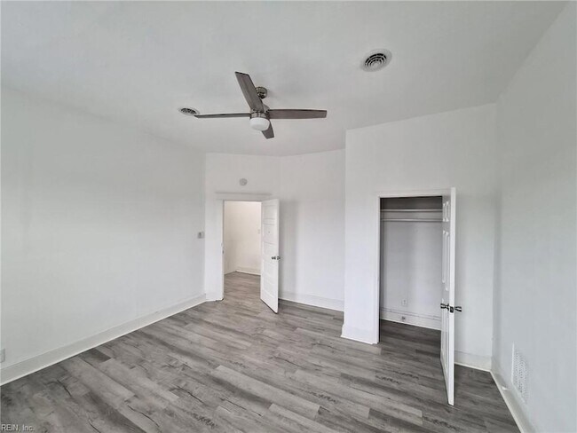 Building Photo - 351 51st St