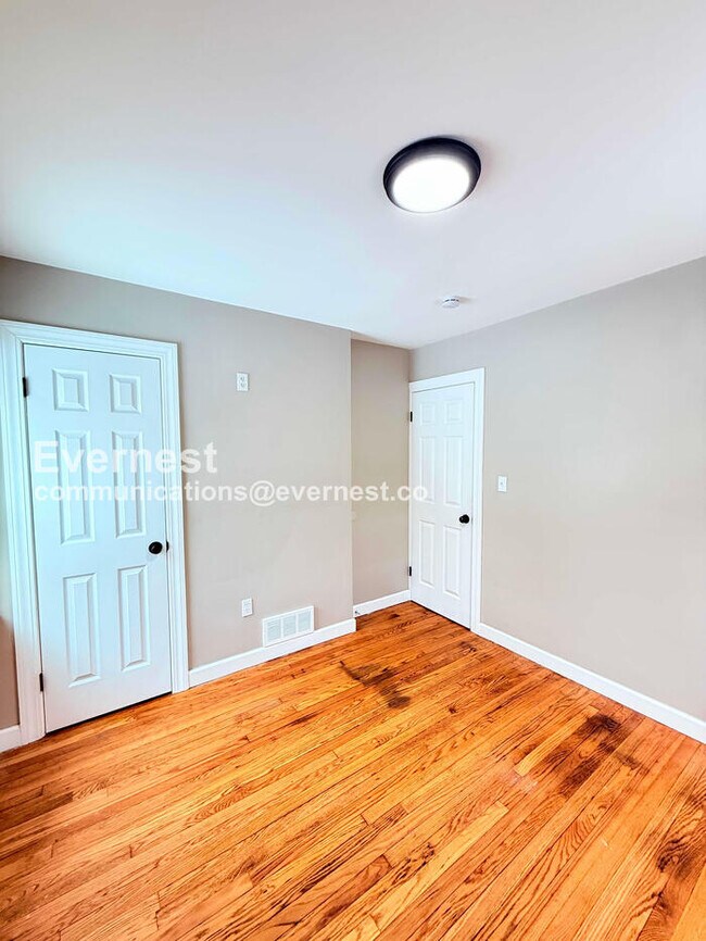 Building Photo - 15472 Lauder St