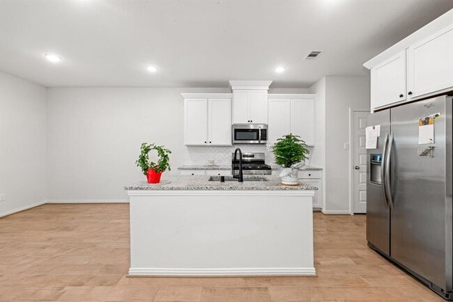 Building Photo - 27931 Western Crk Ct