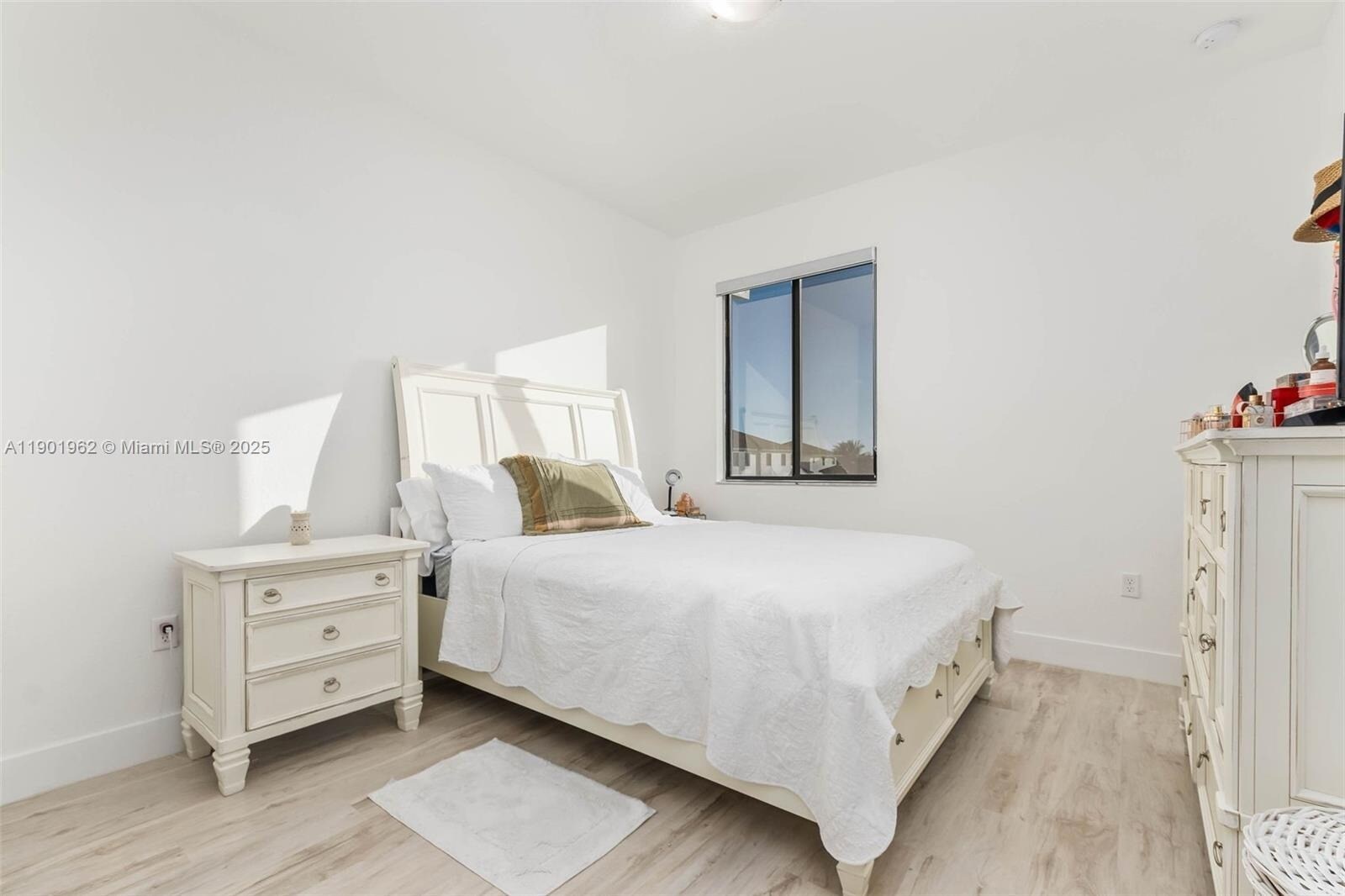 Building Photo - 2430 SW 145th Pl