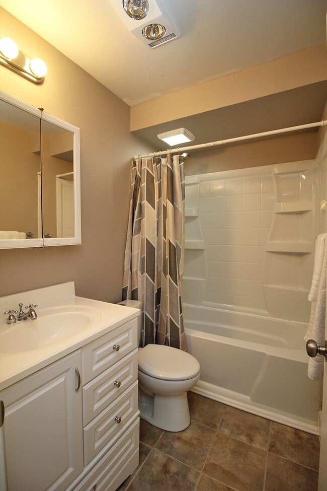Building Photo - 4 Touchstone Dr