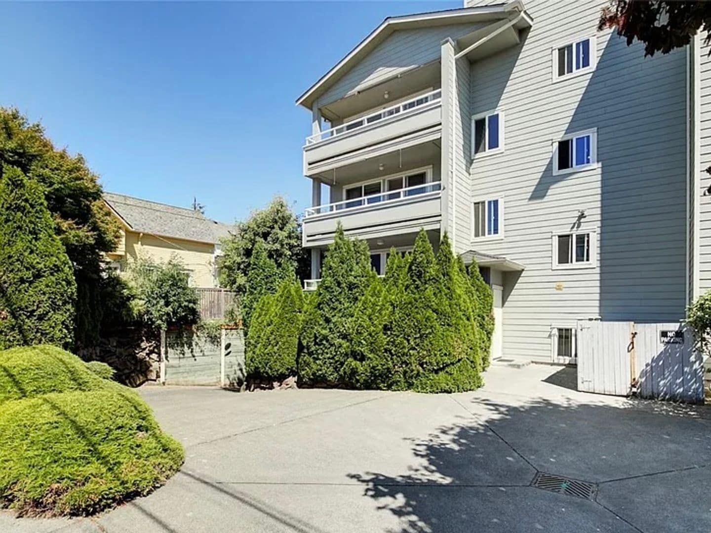 Building Photo - Must See Ballard Condo!!!