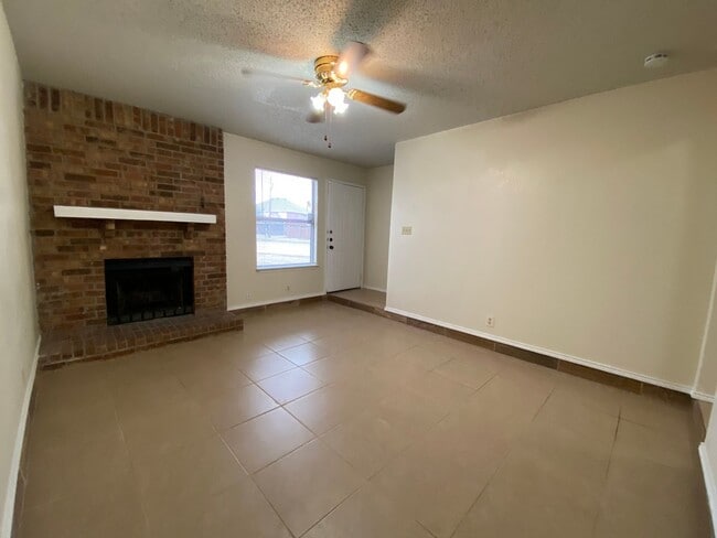 Primary Photo - AVAILABLE NOW 2 BED 1.5 BATH TOWNHOME IN K...